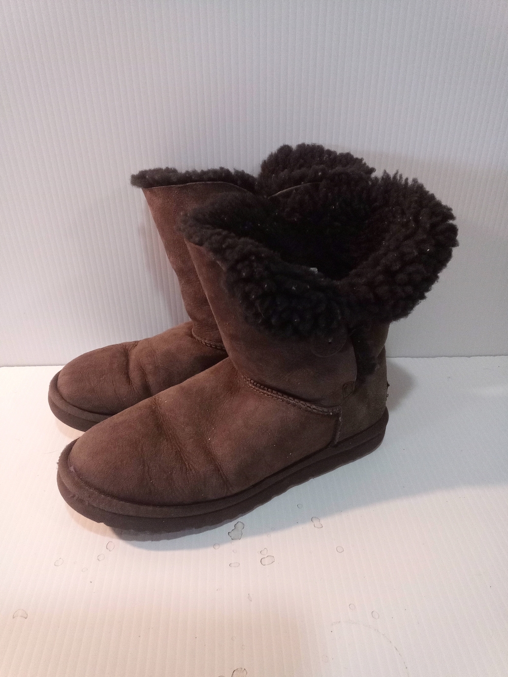 UGG Australia 5803 Women’s Brown Suede Shearling Lined Ankle Bootie Sz 8